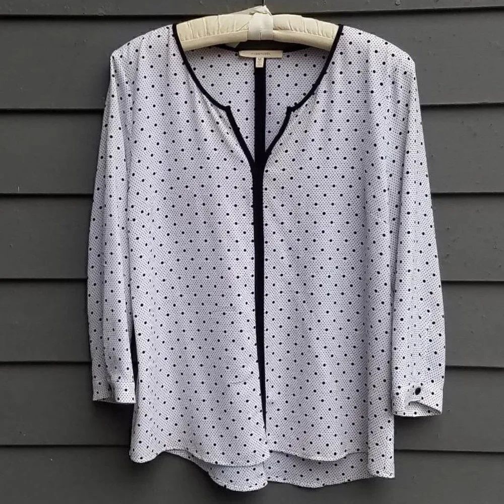 41 Hawthorne Black White Dot V Neck Pop Top size Medium